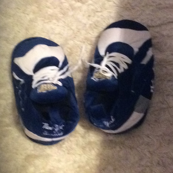 New York Yankees slippers size 7. - Picture 3 of 3